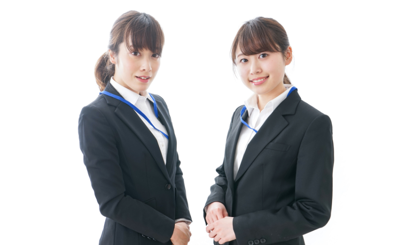営業活動に勤しむ新入の女性社員